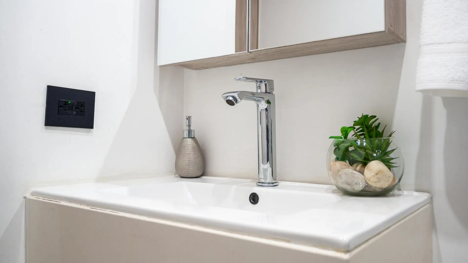 מדיין Luxury Laureles Loft Near Top Dining & Bars