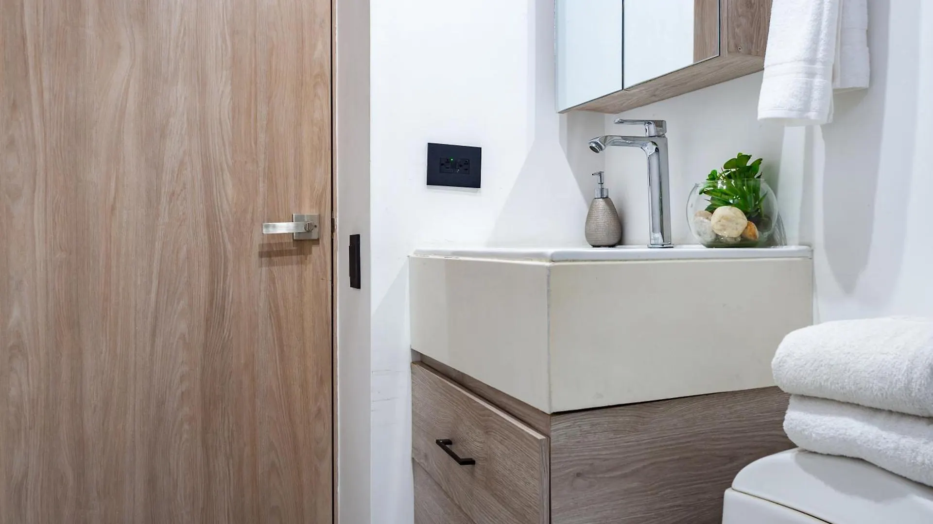 Luxury Laureles Loft Near Top Dining & Bars Medellín Apartament